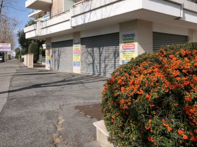 Vetrine su via Foce Micina