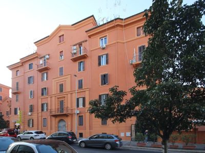 Facciata della palazzina su via Arduino